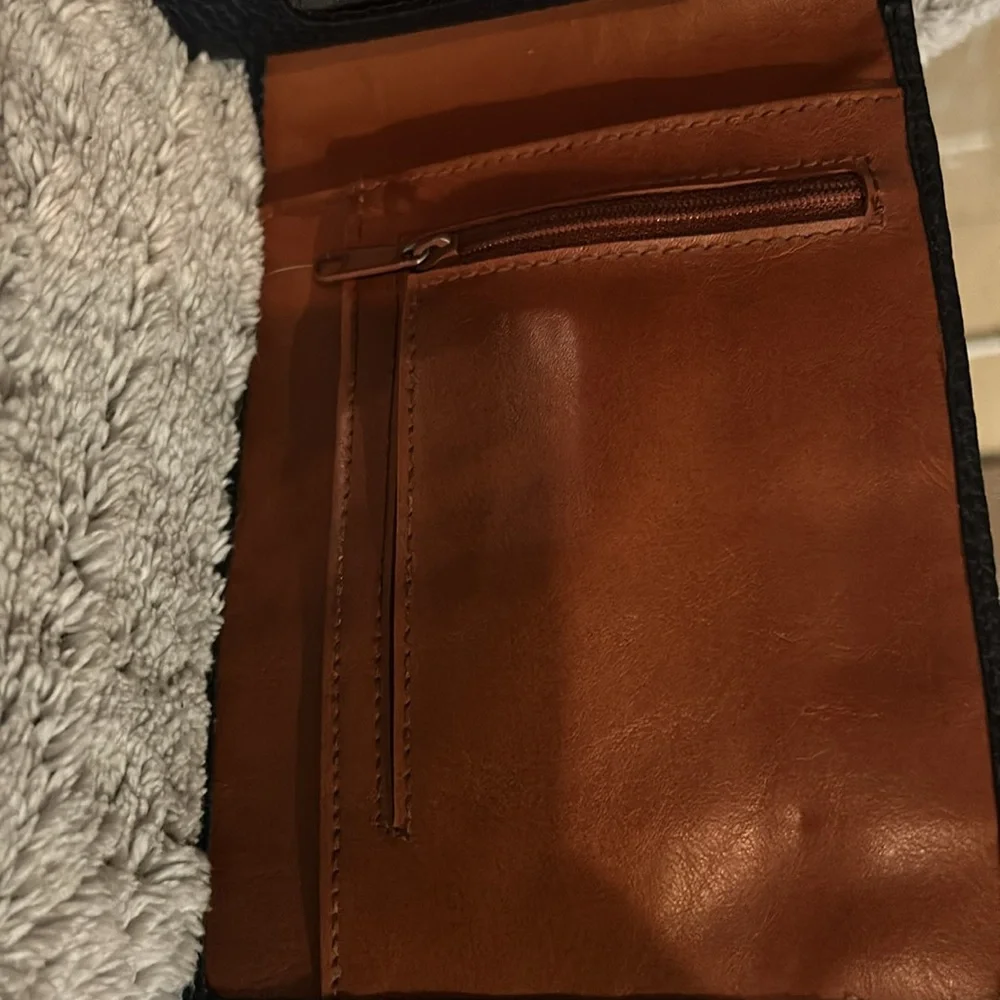 Dooney and Bourke all weather leather crossbody wallet purse - Picture 7 of 10